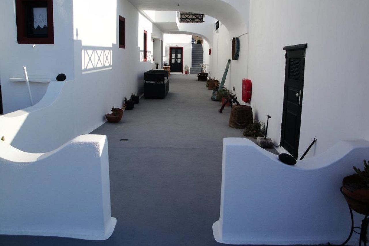 Vrachia Studios & Apartments Oia  Exterior photo